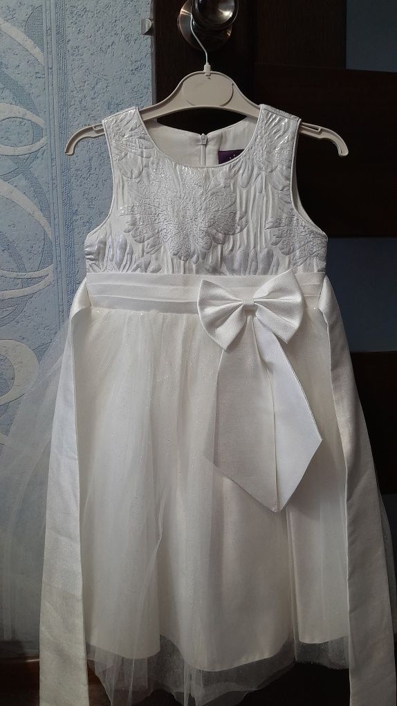 Платье белое для праздника