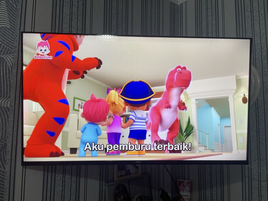 Телевизор новый , еше года нет