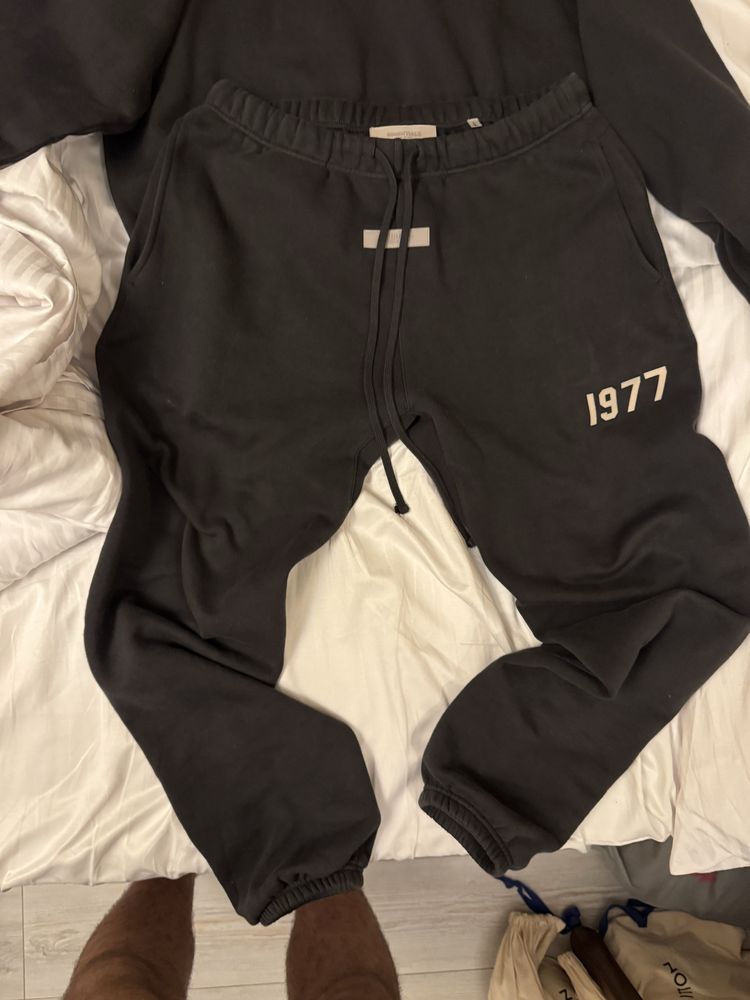 Комплект Анцуг Esstentials Fear of God 1977
