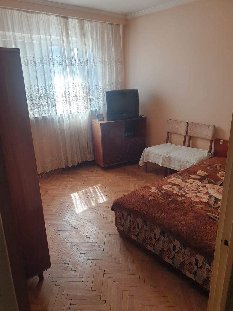 Vand apartament 4 camere,Pitesti ,cartier Nord L6 .