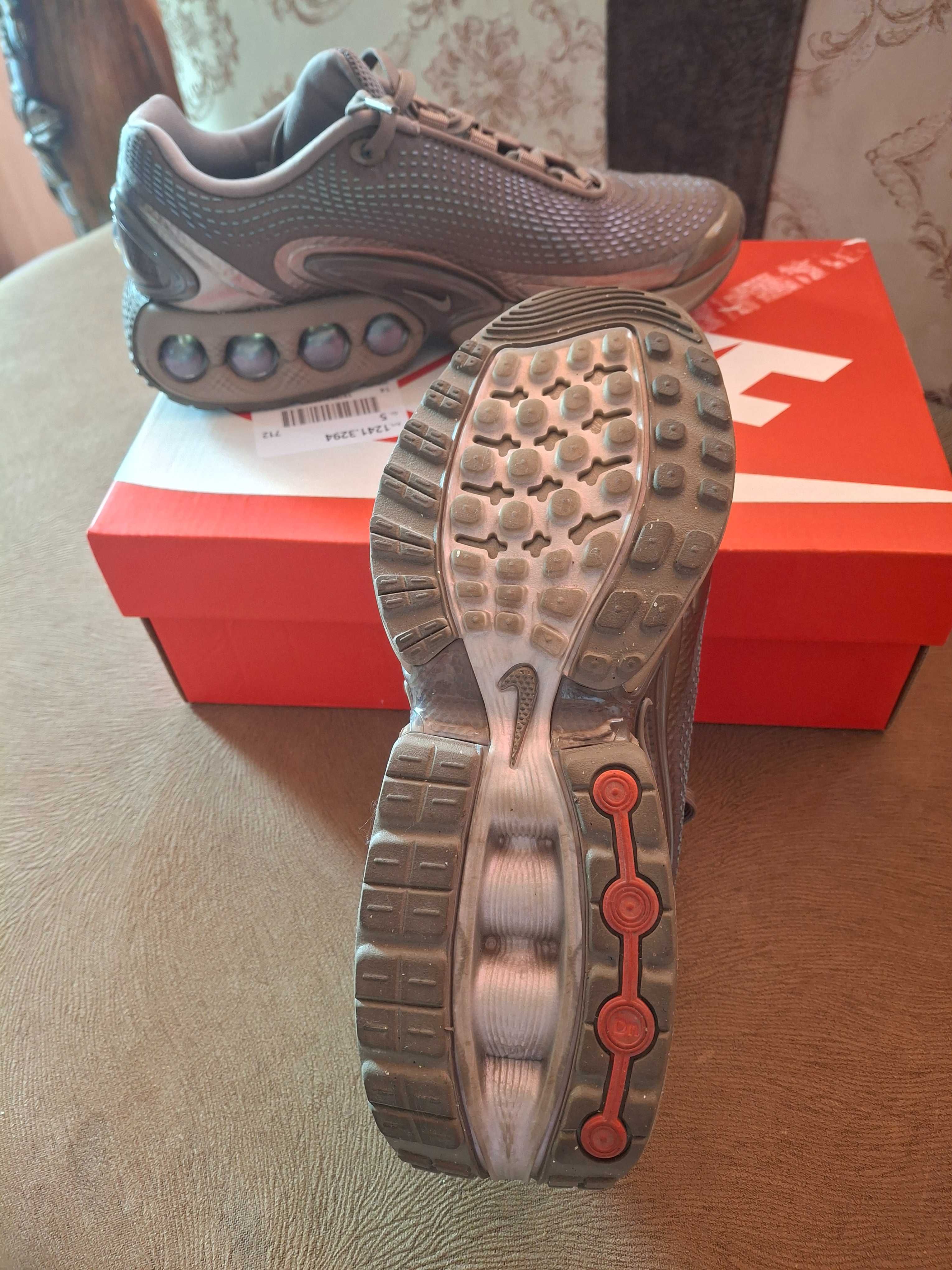 Дамски маратонки Nike W Air Max DN