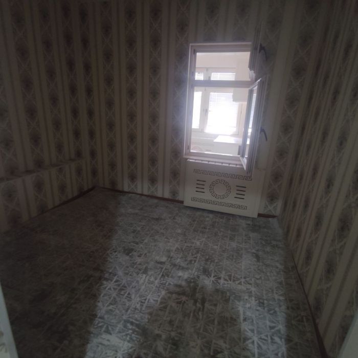 Кизларга Мирзо Улугбек 5 да ески тошми якин центер юл устидаги дом хам