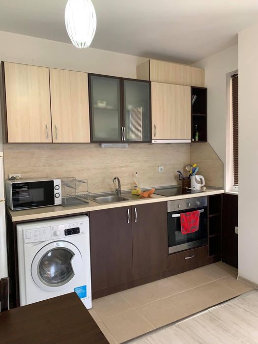 Дава се под наем Тристаен апартамент в Бургас, Лазур - 80 кв.м за 663 € - Снимка #1