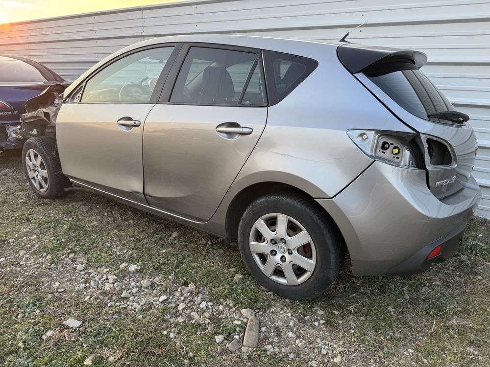 Usa stanga fata  usor defect Mazda 3 BL 2009-2013
