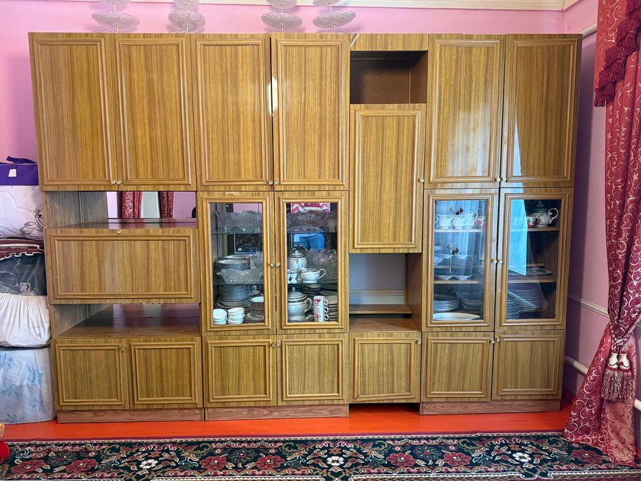 продаю стенку-горку в гостиную