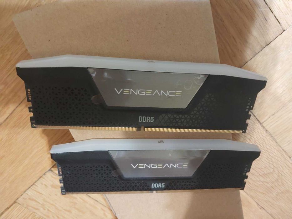 32GB 6000MT/s CL40 - Corsair Vengance RGB (XMP)