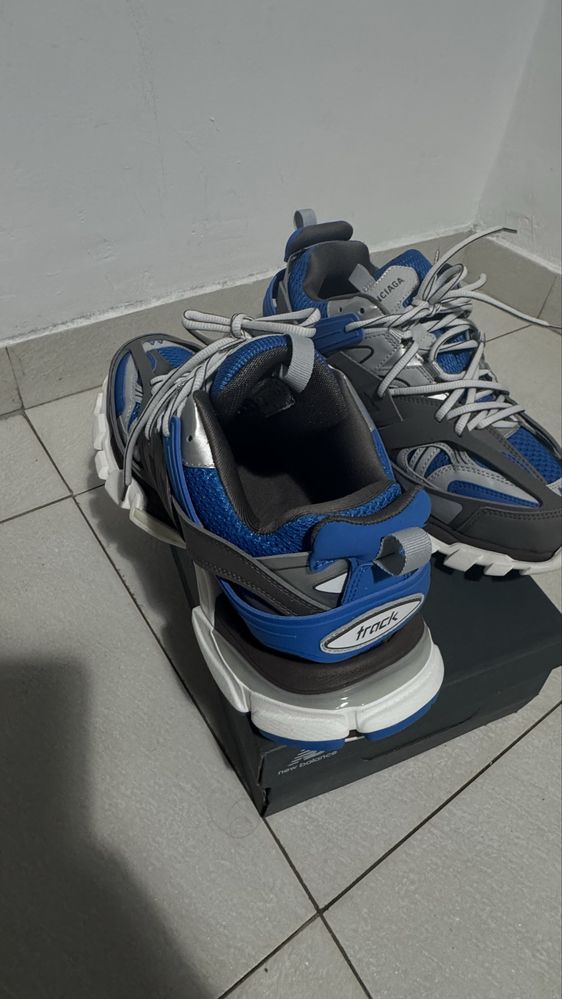 Vand Balenciaga Track