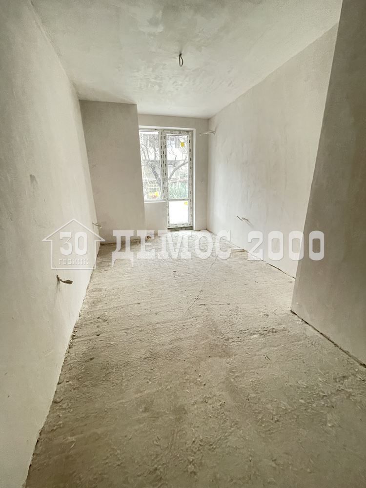 Продава се Тристаен апартамент в Варна, Левски - 9916 кв.м за 17 €/кв.м - Снимка #2
