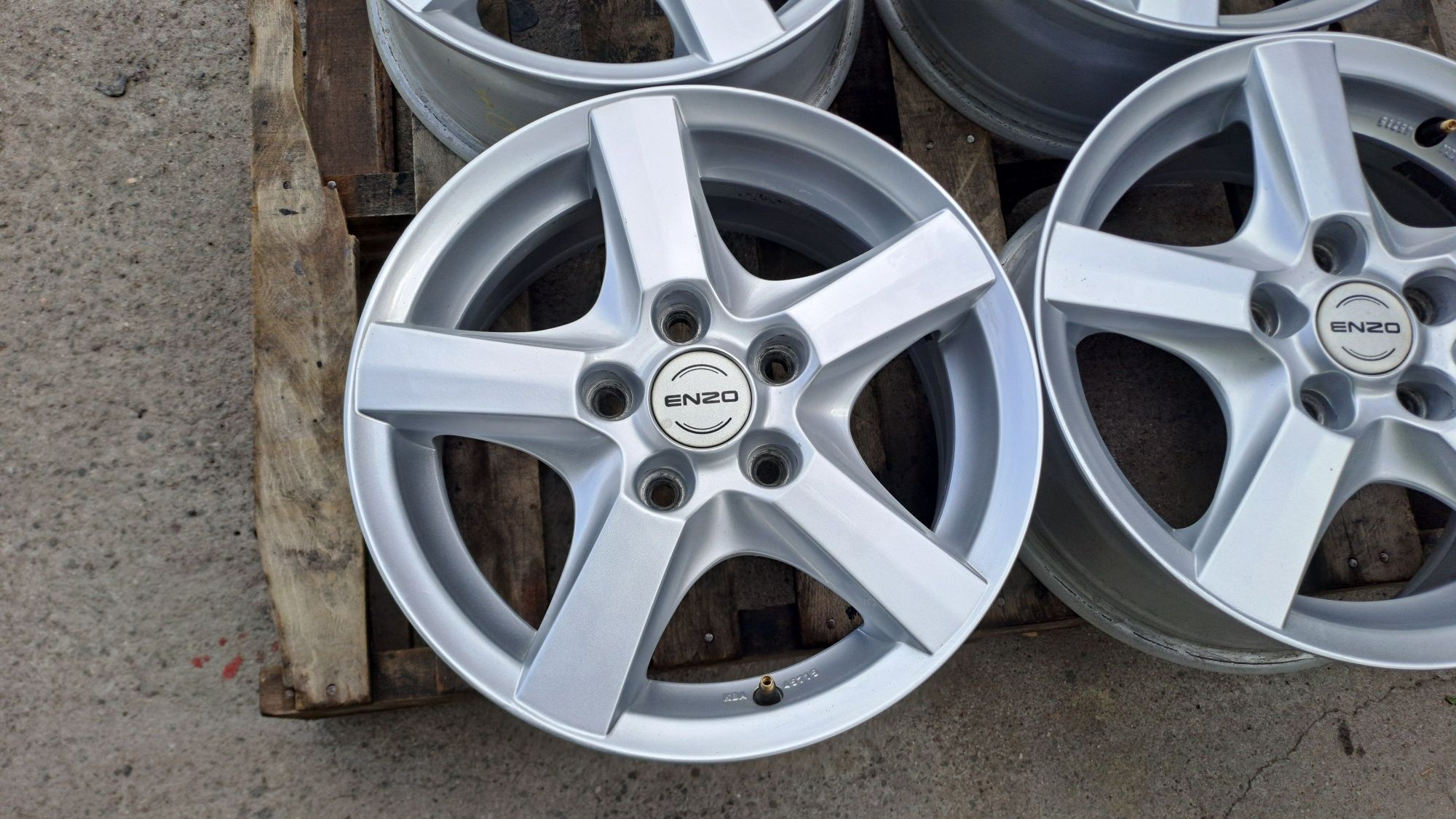 15" 5X114.3mm Enzo, 5х114.3мм Немски Алуминиеви джанти