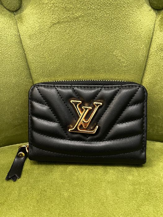 Portofel dama Louis Vuitton culore negru cu semnul auriu