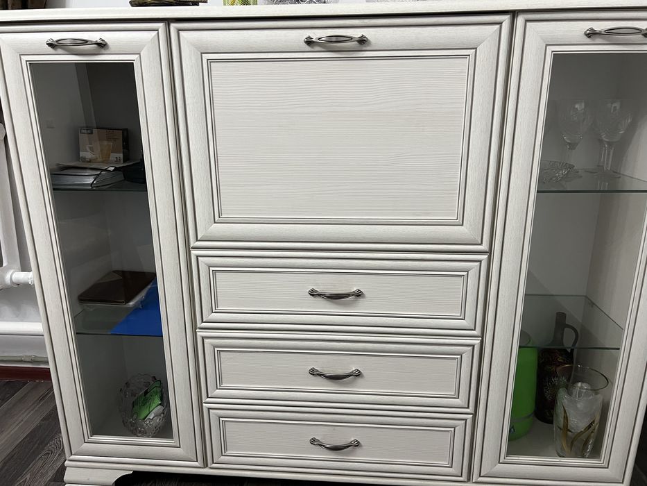 Продам Сервант для гостинной