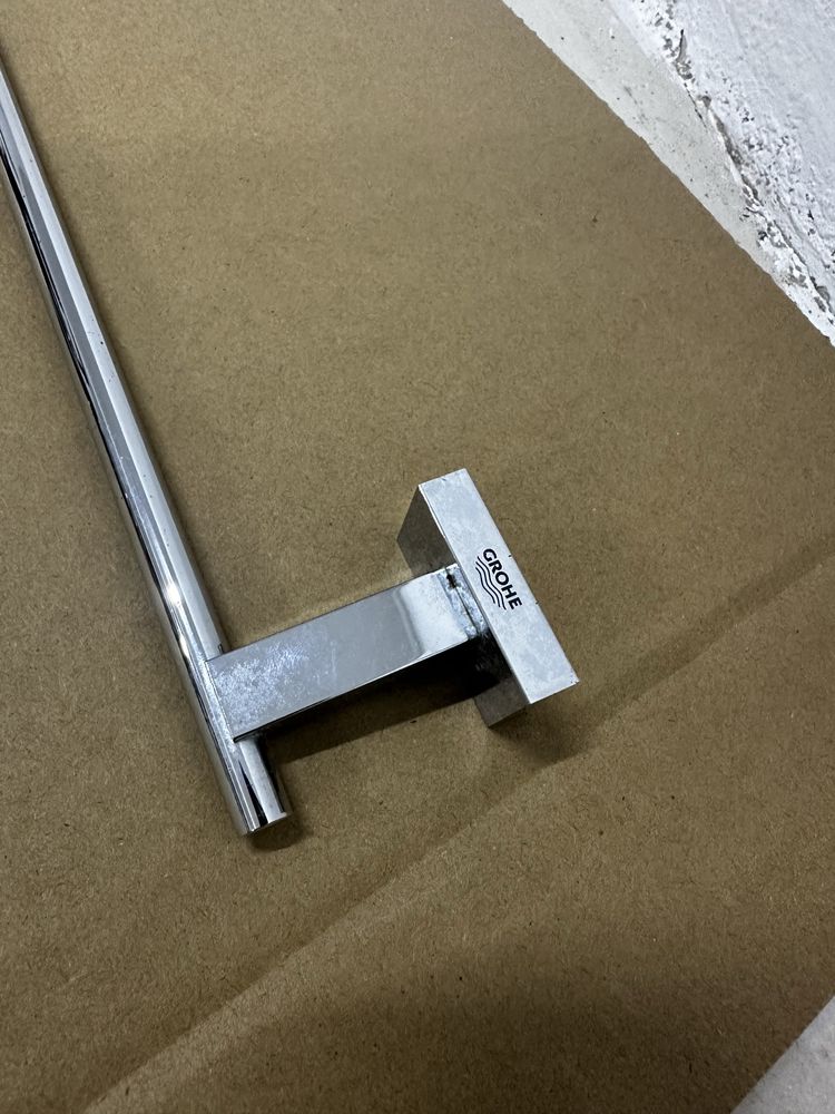 Поставка за хавлии и стойка за тоалетна хартия Grohe
