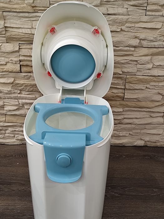 Хигиенният кош "Chicco" за мръсни пелени