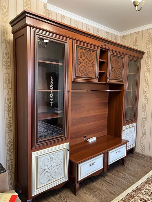 Продам стенку из чистого дерева