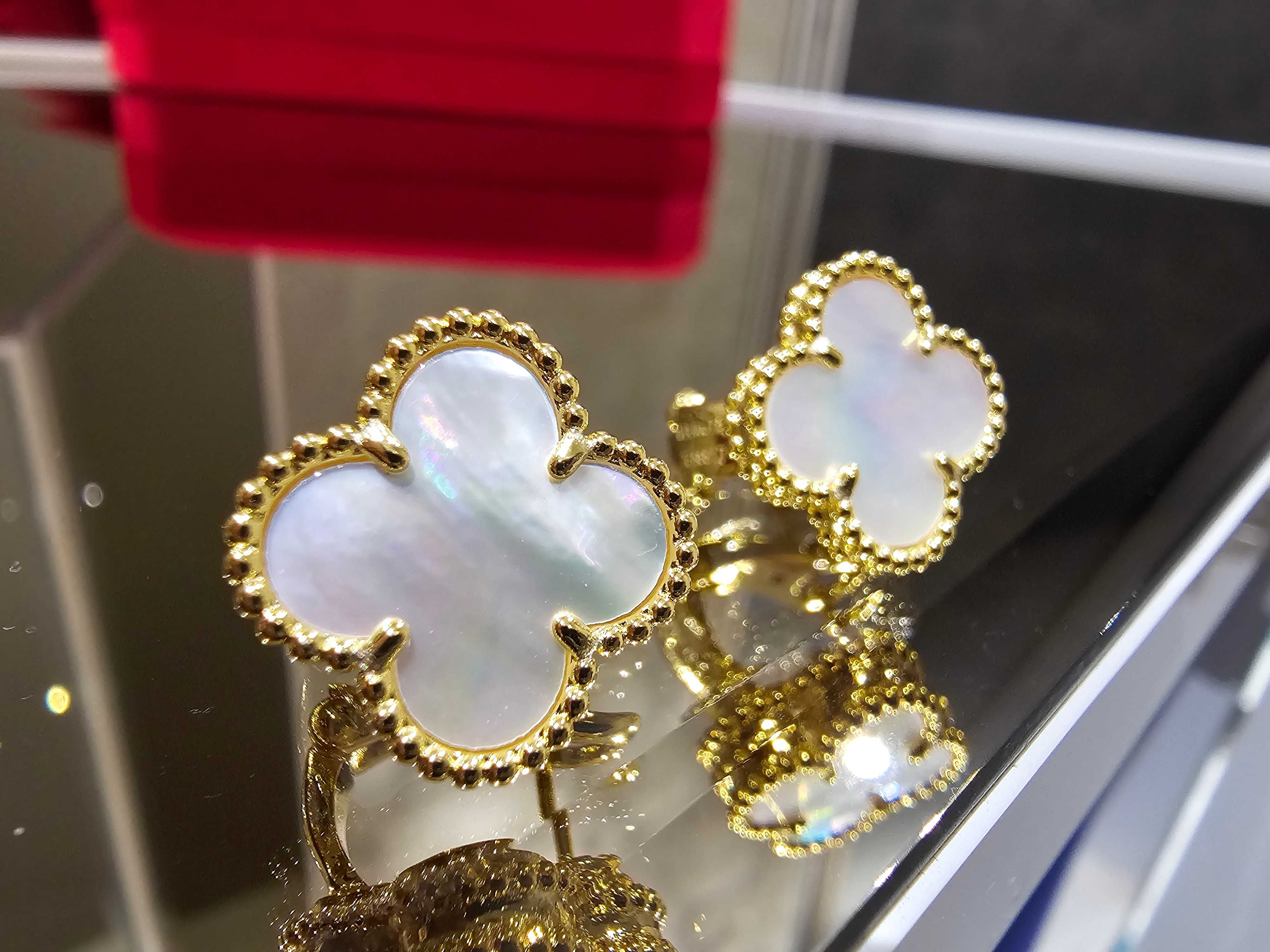 Van Cleef & Arpels VCA Gold Mother Pearl Clips Alhambra Дамски Обеци