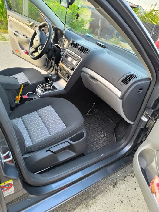 Vând Skoda Octavia 2 dsg