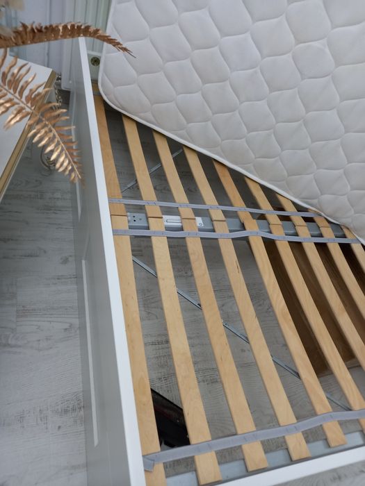 Pat dormitor cu somiera si saltea 140×200