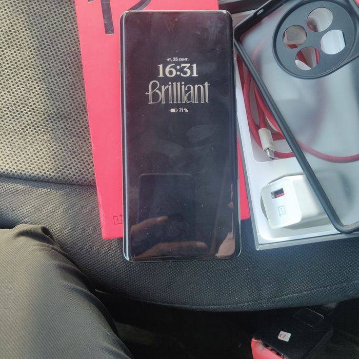 One plus 12.  16/512