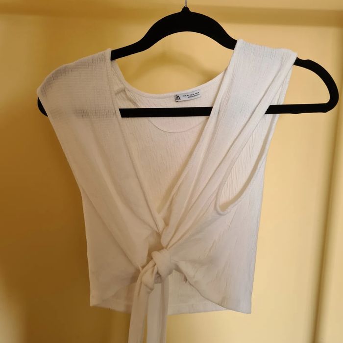 Top ZARA cu detaliu frontal