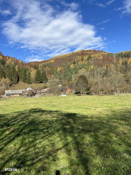 Vând teren intravilan