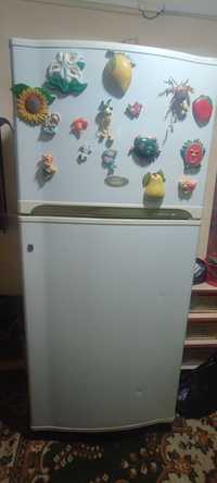 Холодильник сотилади Sharp (Япония)