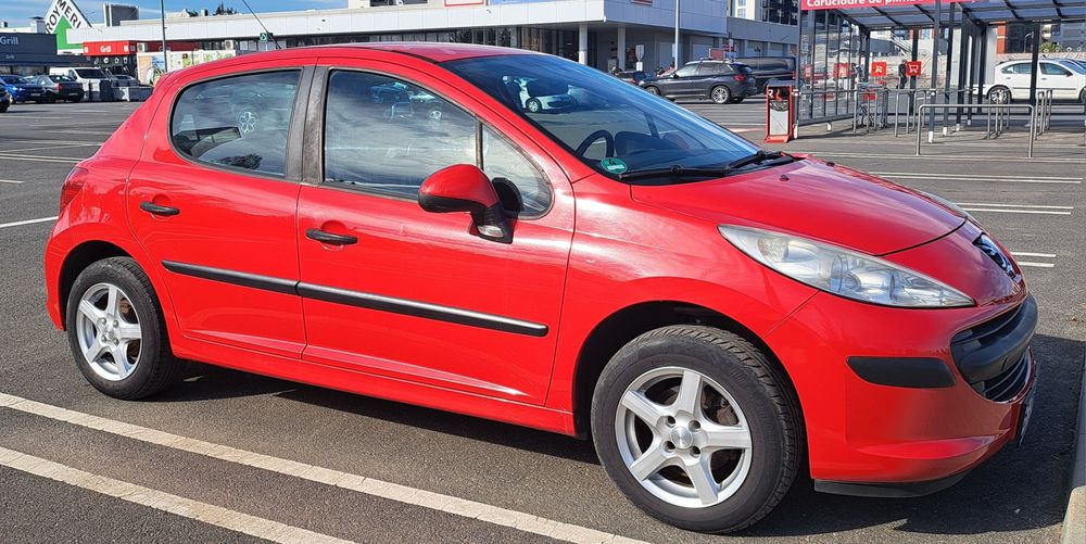 Peugeot 207 Roșu