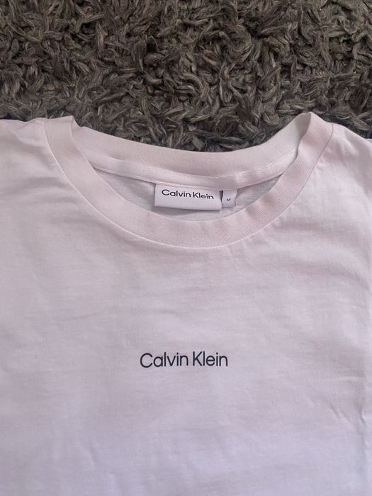 Бяла тениска на Calvin Klein