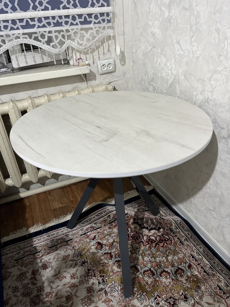 Срочно продам новый стол