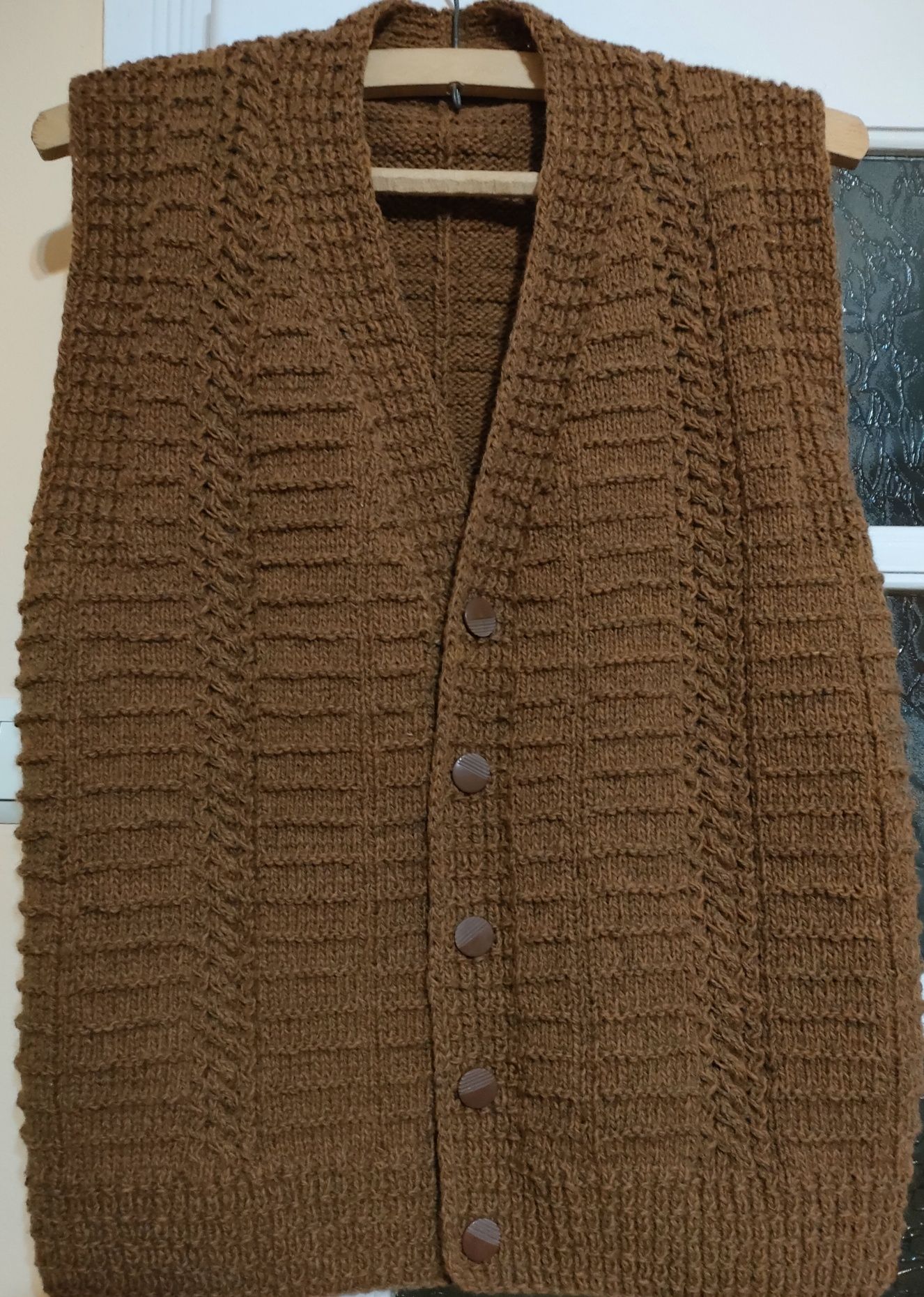 Vesta de lana tricotata