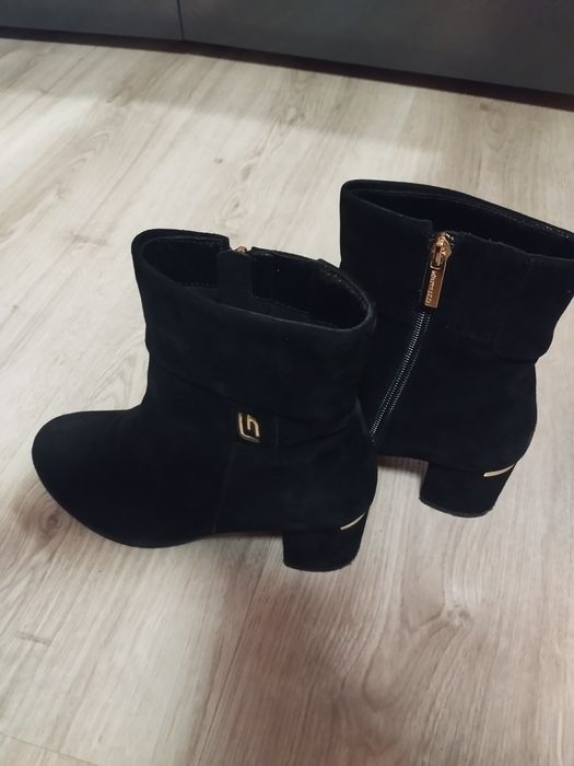 Дамски боти с ток