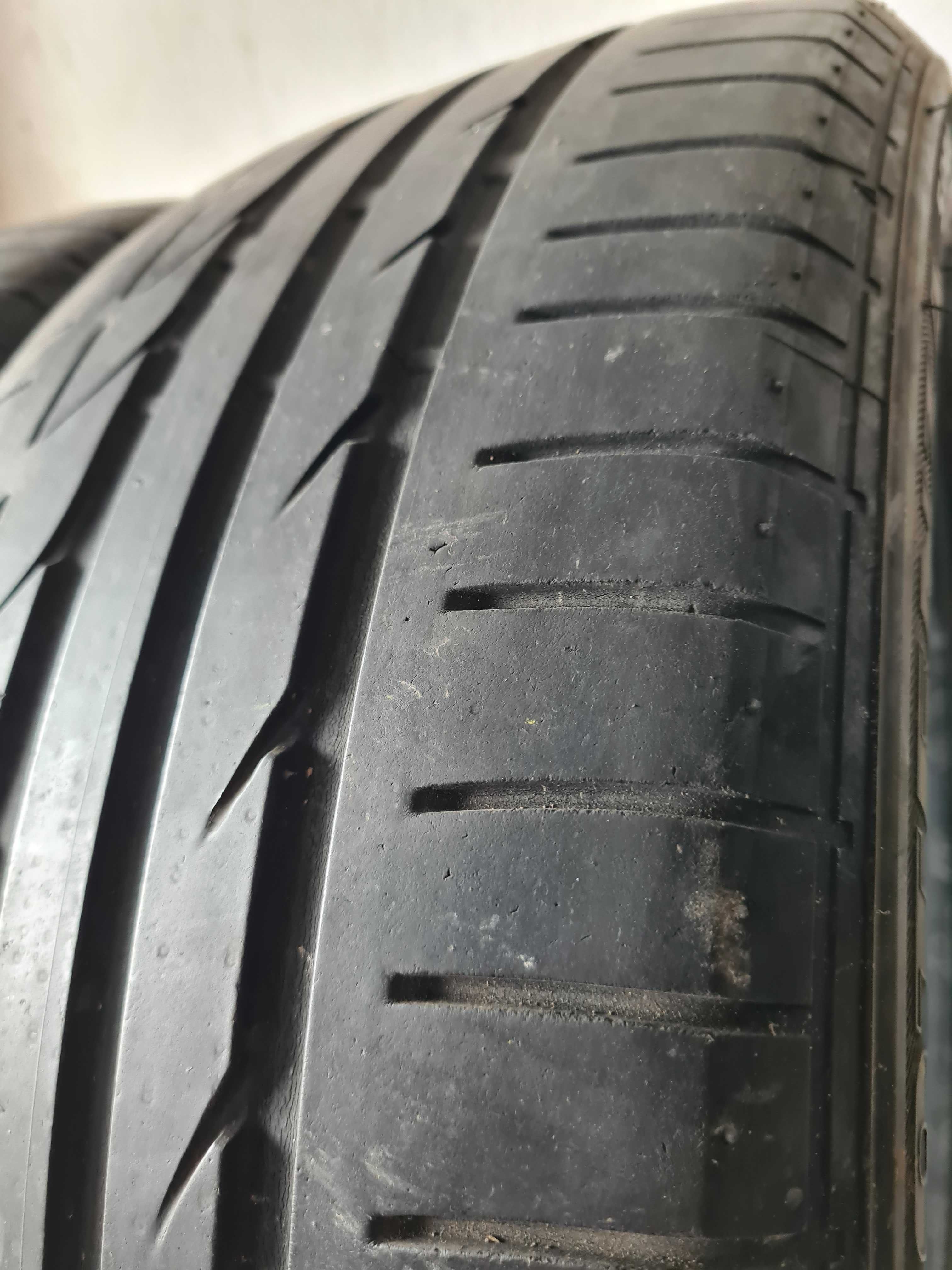 2 бр. летни гуми 235/50/18 Bridgestone 4,5 mm DOT 4211