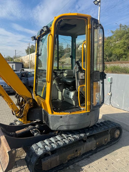 Miniexcavator Yanmar VIO30 – 3 cupe incluse,  picon Vistarini VHX 90S