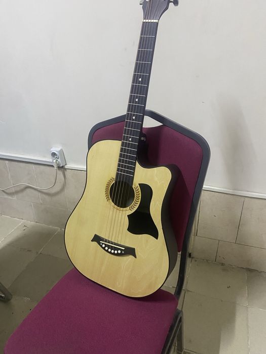 Гитара в хорошем состояние