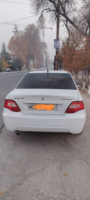 Nexia 2  1.6 sotiladi