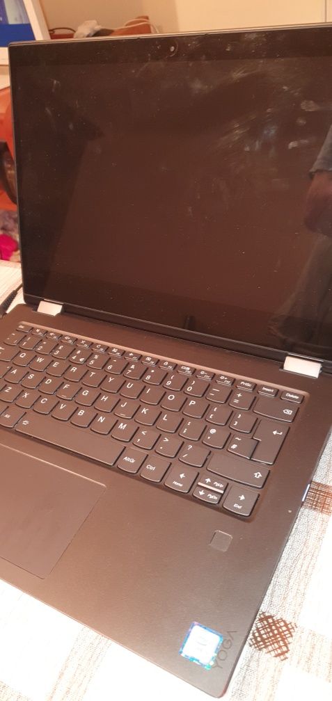 Laptop Lenovo Yoga 520 14IKB, SSD, însoțit de husă originală