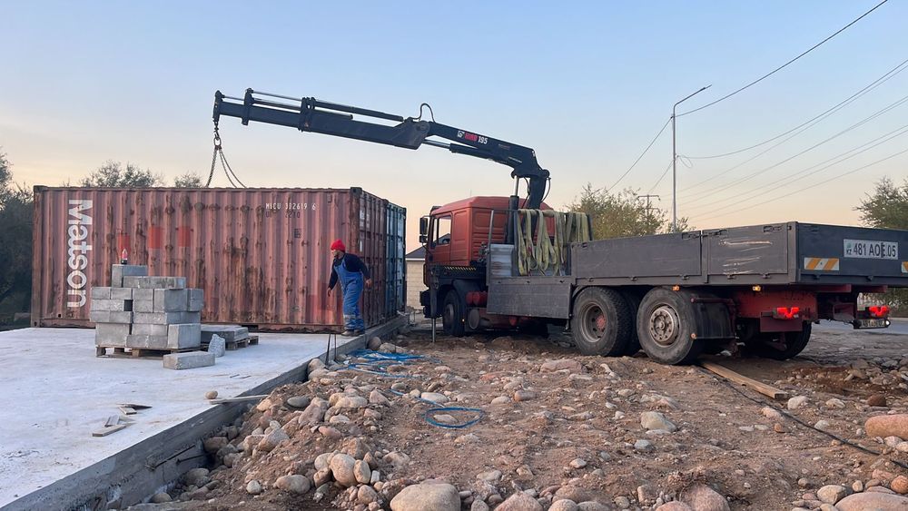 Манипулятор контейнер 20 кирпич кольцо плиты блоки газон