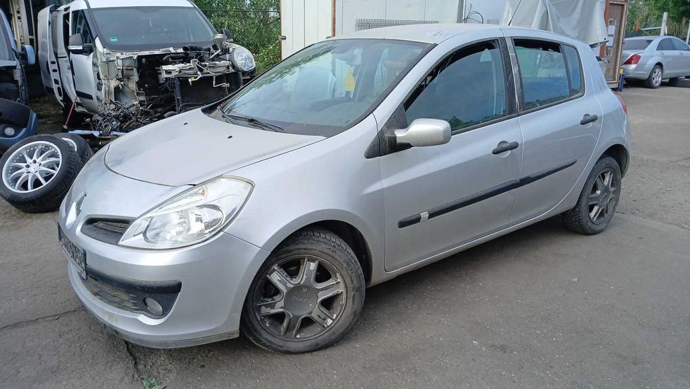 Dezmembrez Renault Clio 3-1.5 Diesel Euro 3 Din 2006