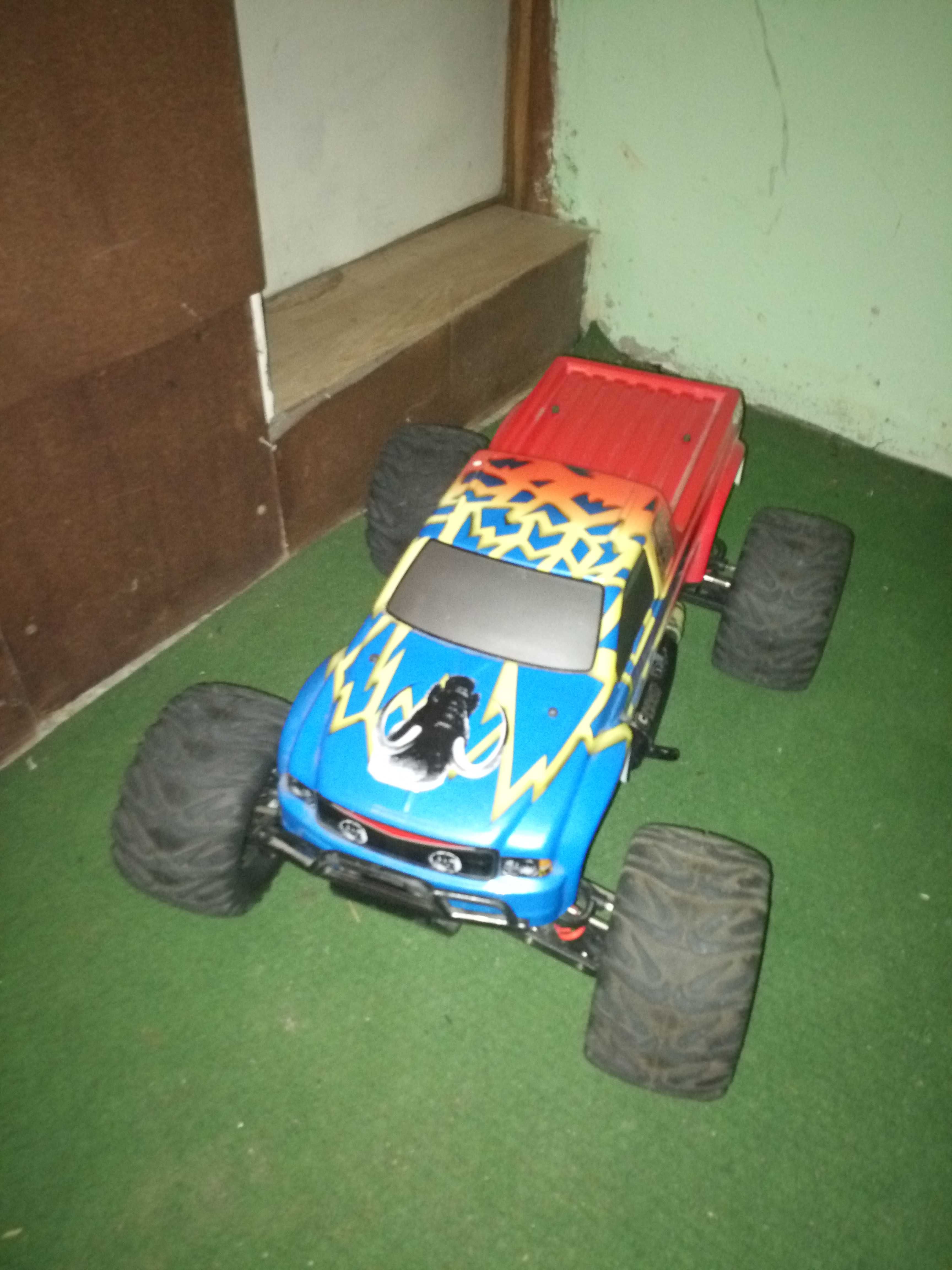 Nitro RC MAMOTH 1/8