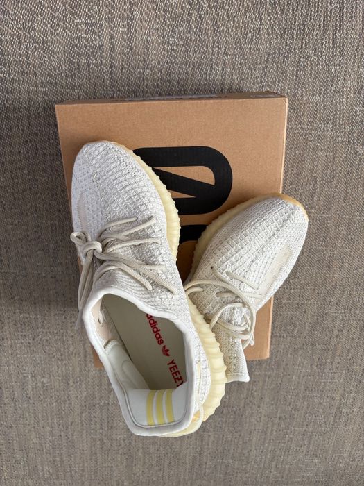 Vând Adidas Yezzy 350 Boost,1-1 cu originalul.Preț 550 Ron-negociabil.