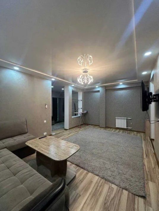 Центр Эльбек.  1в2комнатная кирпич на 1этаже. 45 м2