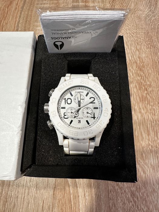 Часовник Nixon 42-20 rubber оригинален чисто нов !