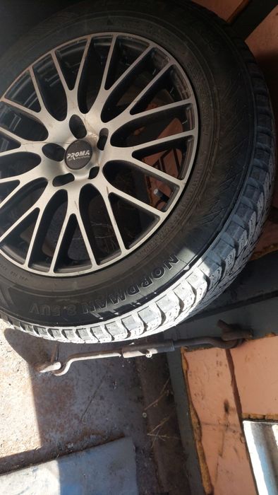 Шины с дисками б/у зимние NOKIAN TYRES NORDMAN 220/60/R18