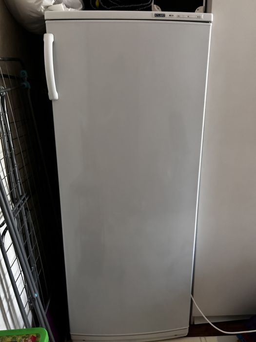 Продам морозильник Атлант срочно