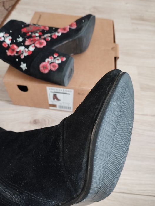 Симпатични боти от естествен велур, с бродерия, Stradivarius