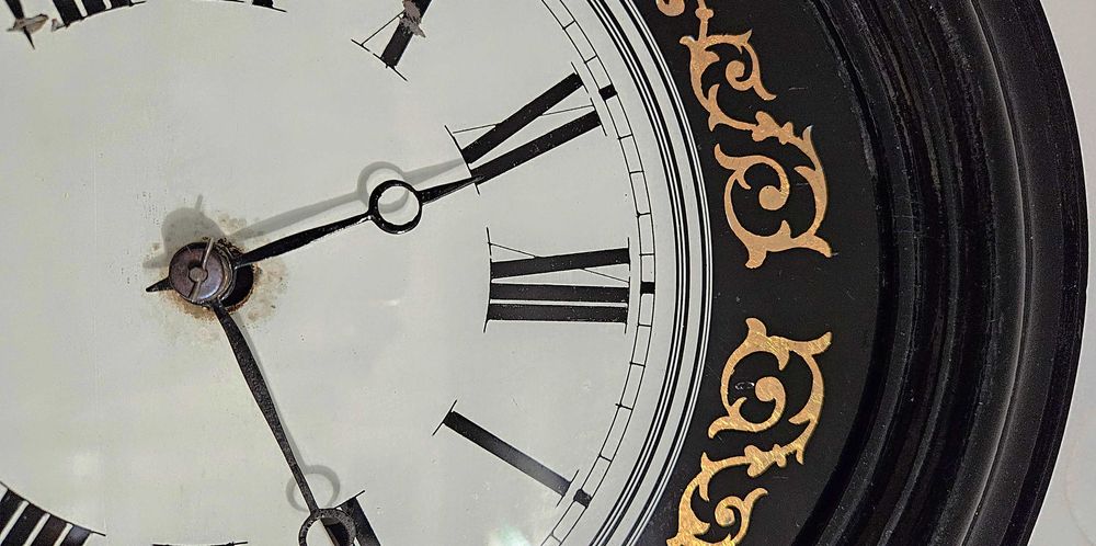 Ceas taranesc cu pendul si 2 greutati