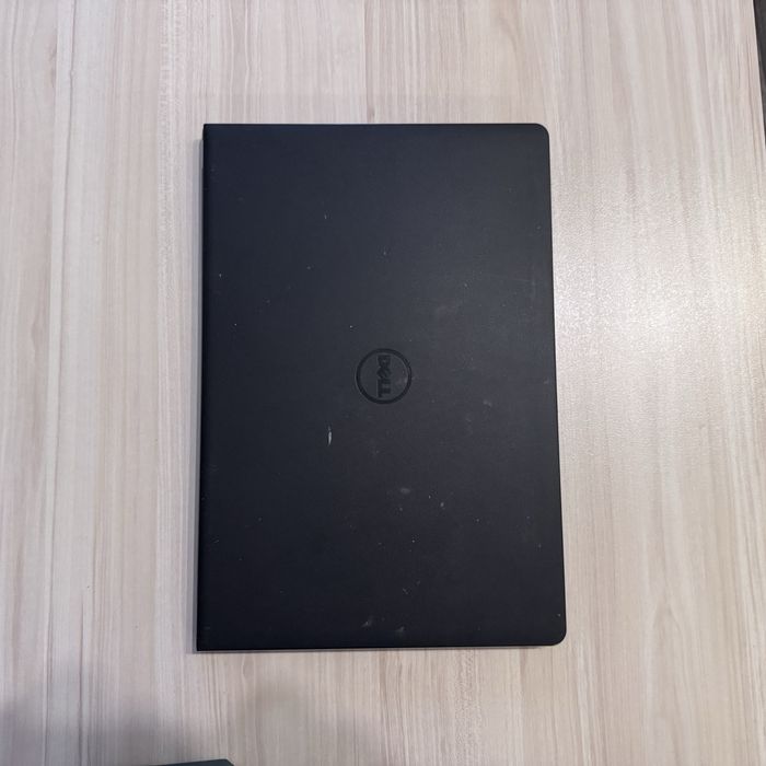 Продавам Dell Inspiron 15 3567