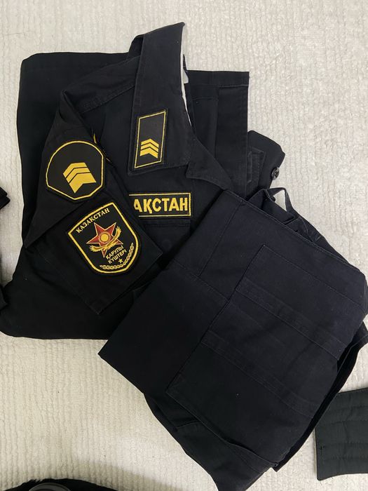 Парадый военный костюм