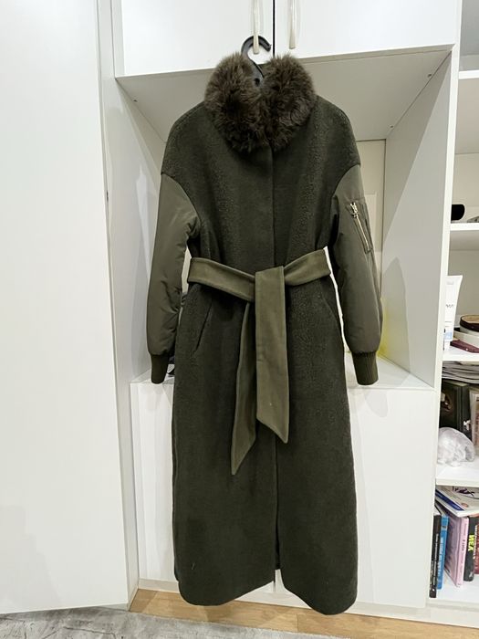 Пальто зимнее с натуральным мехом