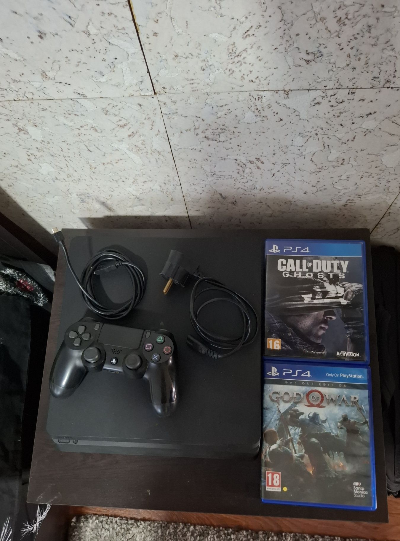 Продавам плейстейшън ps4