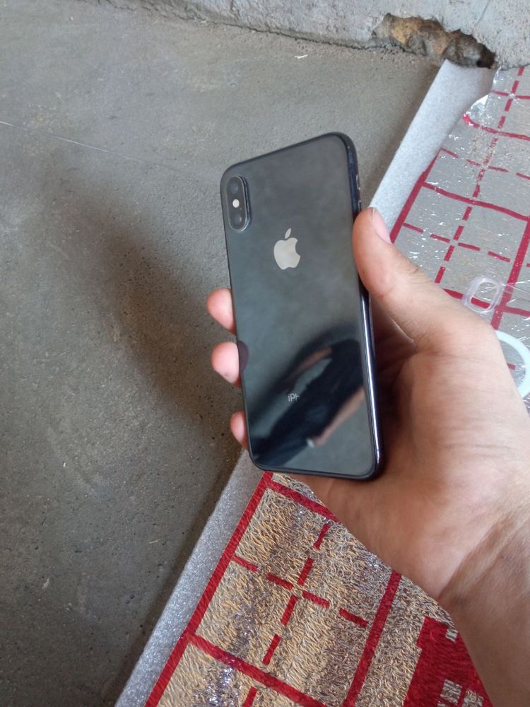 iphone xs 64 GB ……….